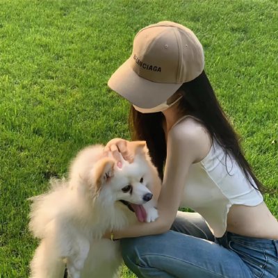 随盲柳入眠的女人
